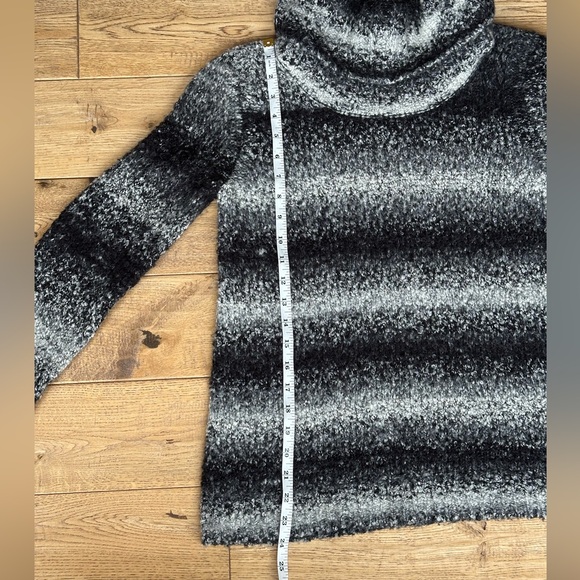 Splendid Ombré Stripe Cowl Neck Sweater size Medium - Picture 9 of 11